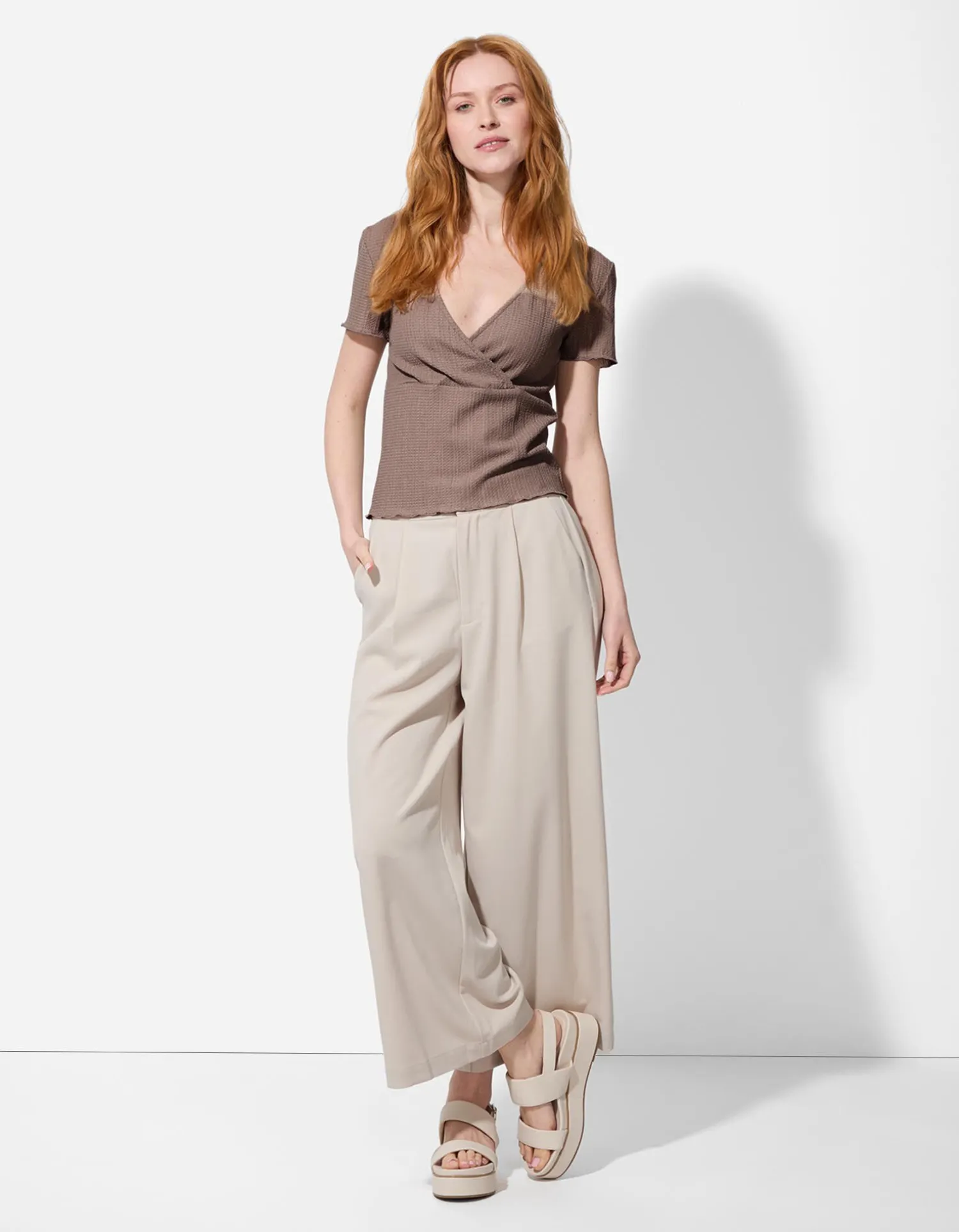 Page One T-shirt - Wikkellook - beige Online